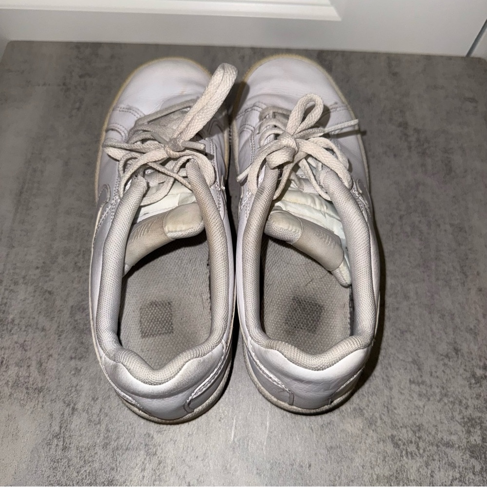 Used White Nike Size 4.5Y - Picture 5 of 7